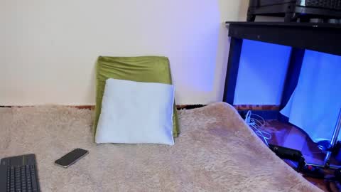 Snapshot of taysonysasha chatting on April 17, 2026, 10:57 pm ask for cum online show from April 17, 2026, 10:57 pm