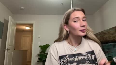 Katy online show from October 24, 2025, 2:52 am