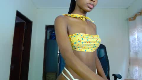 Snapshot of teasequeen01 chatting on October 2, 2025, 10:33 am queen online show from October 2, 2025, 10:33 am