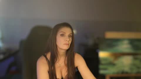 teasingelly online show from March 18, 2026, 4:48 am