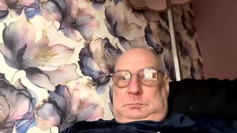 Mark online show from November 4, 2025, 12:15 pm