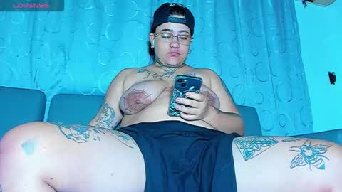 Charlee He online show from November 29, 2025, 8:17 am