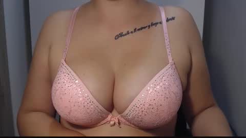Snapshot of teeyara_ chatting on September 22, 2025, 1:57 pm Teeyara online show from September 22, 2025, 1:57 pm