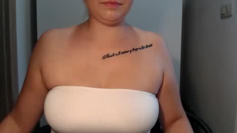 Snapshot of teeyara_ chatting on September 23, 2025, 11:35 am Teeyara online show from September 23, 2025, 11:35 am