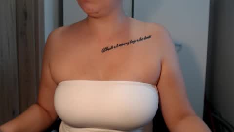 Snapshot of teeyara_ chatting on September 24, 2025, 11:57 am Teeyara online show from September 24, 2025, 11:57 am