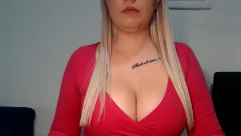 Snapshot of teeyara_ chatting on October 1, 2025, 6:25 pm Teeyara online show from October 1, 2025, 6:25 pm