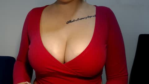 Snapshot of teeyara_ chatting on October 10, 2025, 7:51 am Teeyara online show from October 10, 2025, 7:51 am