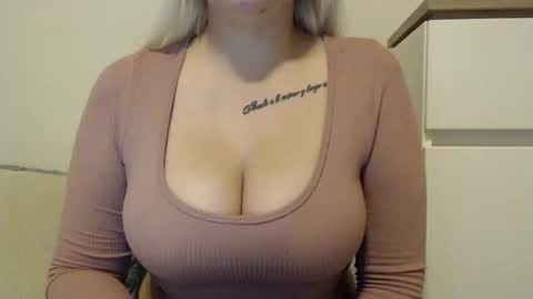 Snapshot of teeyara_ chatting on November 1, 2025, 4:20 pm Teeyara online show from November 1, 2025, 4:20 pm