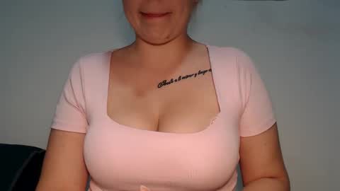 Snapshot of teeyara_ chatting on November 3, 2025, 3:46 pm Teeyara online show from November 3, 2025, 3:46 pm