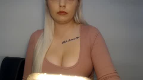 Snapshot of teeyara_ chatting on November 15, 2025, 1:18 pm Teeyara online show from November 15, 2025, 1:18 pm