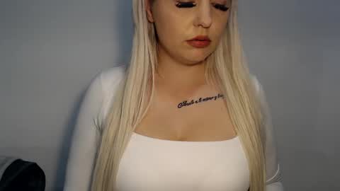 Snapshot of teeyara_ chatting on November 26, 2025, 6:20 pm Teeyara online show from November 26, 2025, 6:20 pm