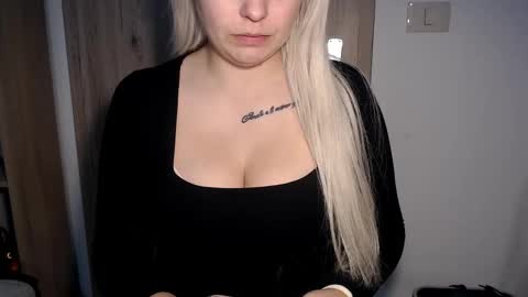 Snapshot of teeyara_ chatting on December 14, 2025, 7:47 am Teeyara online show from December 14, 2025, 7:47 am