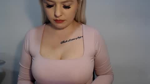 Snapshot of teeyara_ chatting on January 5, 2026, 5:27 pm Teeyara online show from January 5, 2026, 5:27 pm