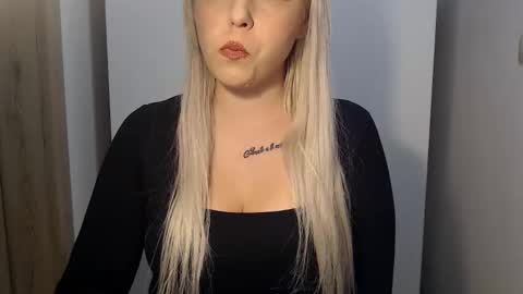 Snapshot of teeyara_ chatting on February 1, 2026, 3:32 pm Teeyara online show from February 1, 2026, 3:32 pm