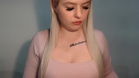 Snapshot of teeyara_ chatting on February 6, 2026, 10:35 pm Teeyara online show from February 6, 2026, 10:35 pm