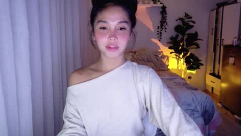 temptessa20 online show from November 11, 2025, 2:17 pm