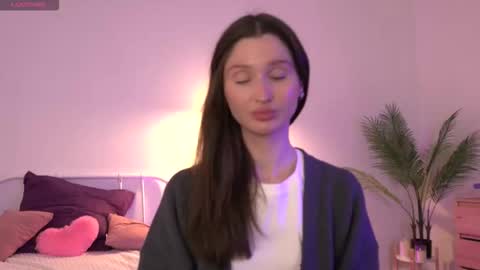 Snapshot of tender_babyy chatting on September 13, 2025, 12:16 pm Sexy girl Li online show from September 13, 2025, 12:16 pm