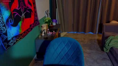 Snapshot of tendersea chatting on April 19, 2026, 3:44 pm inst r0seamber0 online show from April 19, 2026, 3:44 pm