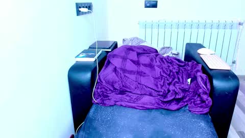 Kira online show from November 10, 2025, 10:42 pm