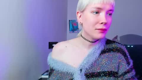 Kira online show from May 20, 2026, 2:40 am