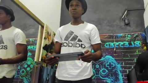 Snapshot of terranze_z chatting on April 8, 2026, 10:26 am terranze_z online show from April 8, 2026, 10:26 am