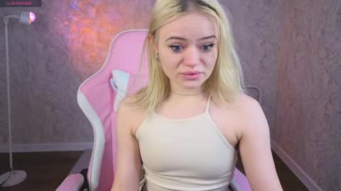 Tessa online show from April 21, 2026, 12:56 am