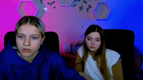 tessa_tea online show from November 28, 2025, 9:56 am