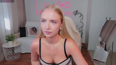 TessaHamilton online show from March 28, 2026, 9:20 am