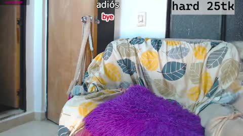 Snapshot of tessayleo_13 chatting on December 31, 2024, 4:16 am tessa y leo online show from December 31, 2024, 4:16 am