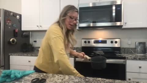 Daphne Summers online show from November 12, 2025, 3:45 pm