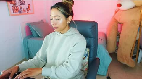 texas_curvykitten online show from April 12, 2026, 9:47 am