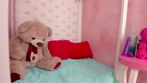 Snapshot of thanier_18 chatting on February 11, 2026, 8:14 pm thanier_18 online show from February 11, 2026, 8:14 pm