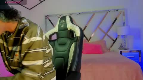 thanier_18 online show from April 4, 2026, 7:11 pm