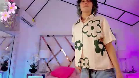 thanier_18 online show from June 11, 2026, 7:23 pm