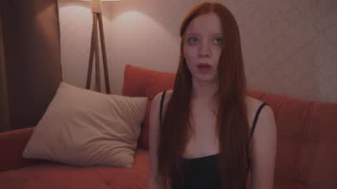 EllaLyn online show from February 7, 2026, 9:51 pm