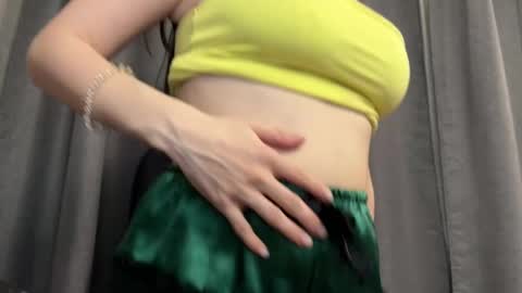 Mia online show from April 16, 2026, 5:36 pm