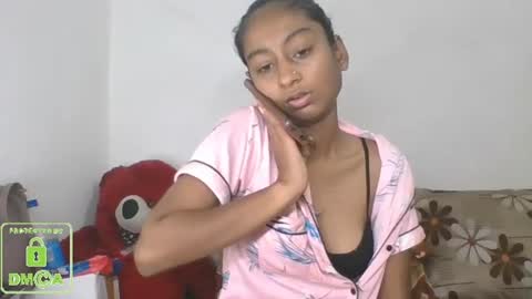 Snapshot of the_right_girl chatting on January 16, 2025, 10:32 am Suzan Sexy online show from January 16, 2025, 10:32 am