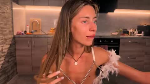 Snapshot of thearte1 chatting on September 19, 2025, 5:35 pm J online show from September 19, 2025, 5:35 pm