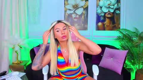 Snapshot of thebaewatch chatting on September 21, 2025, 4:03 am BaeWatch online show from September 21, 2025, 4:03 am