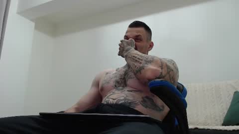 Snapshot of thebestmuscles chatting on June 17, 2026, 6:53 pm John online show from June 17, 2026, 6:53 pm