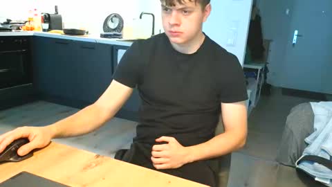 thecuteguy144949 online show from November 1, 2025, 11:23 am