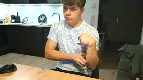 thecuteguy144949 online show from November 3, 2025, 8:32 pm