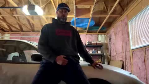 Carter Bates online show from April 22, 2026, 10:11 pm