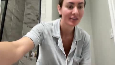 Alyssa Rhoades online show from November 20, 2025, 11:37 pm