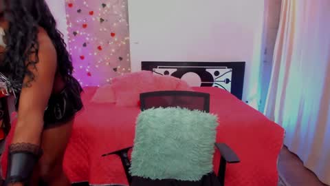 Snapshot of thegoldenbitch chatting on January 5, 2025, 1:45 am Goldie online show from January 5, 2025, 1:45 am