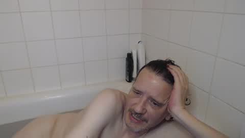 Green online show from April 10, 2026, 9:30 pm