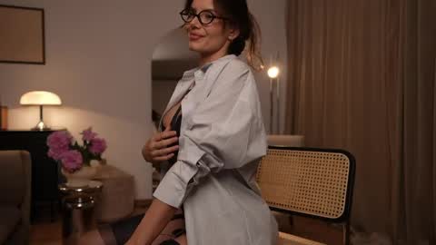 Nadia online show from June 1, 2026, 7:15 pm