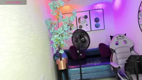 Theia  online show from December 17, 2025, 12:22 pm