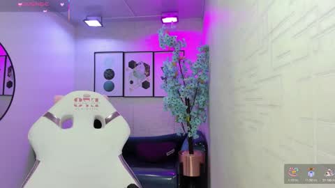 Theia  online show from February 4, 2026, 12:44 pm