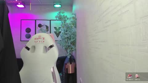 Theia  online show from March 18, 2026, 12:08 pm